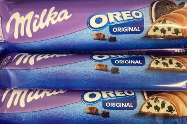 Federalni inspektori za hranu povukli iz prodaje 33 komada Milka Oreo mliječnih pločica zbog pronađenih komada plastike